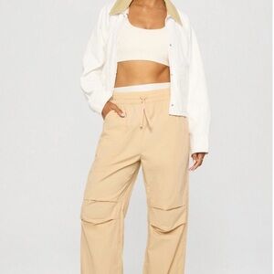 Fabletics women’s woven crinkle pats wide leg parachute pants beige XLarge